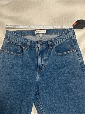 Abercrombie & Fitch 90s Straight Mid Rise 27 Short Curve Love